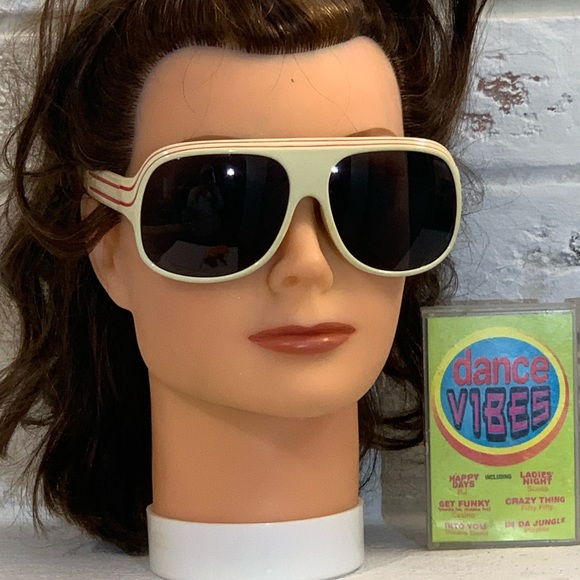 Electric circus Toronto swag sunglasses. - Picture 6 of 6